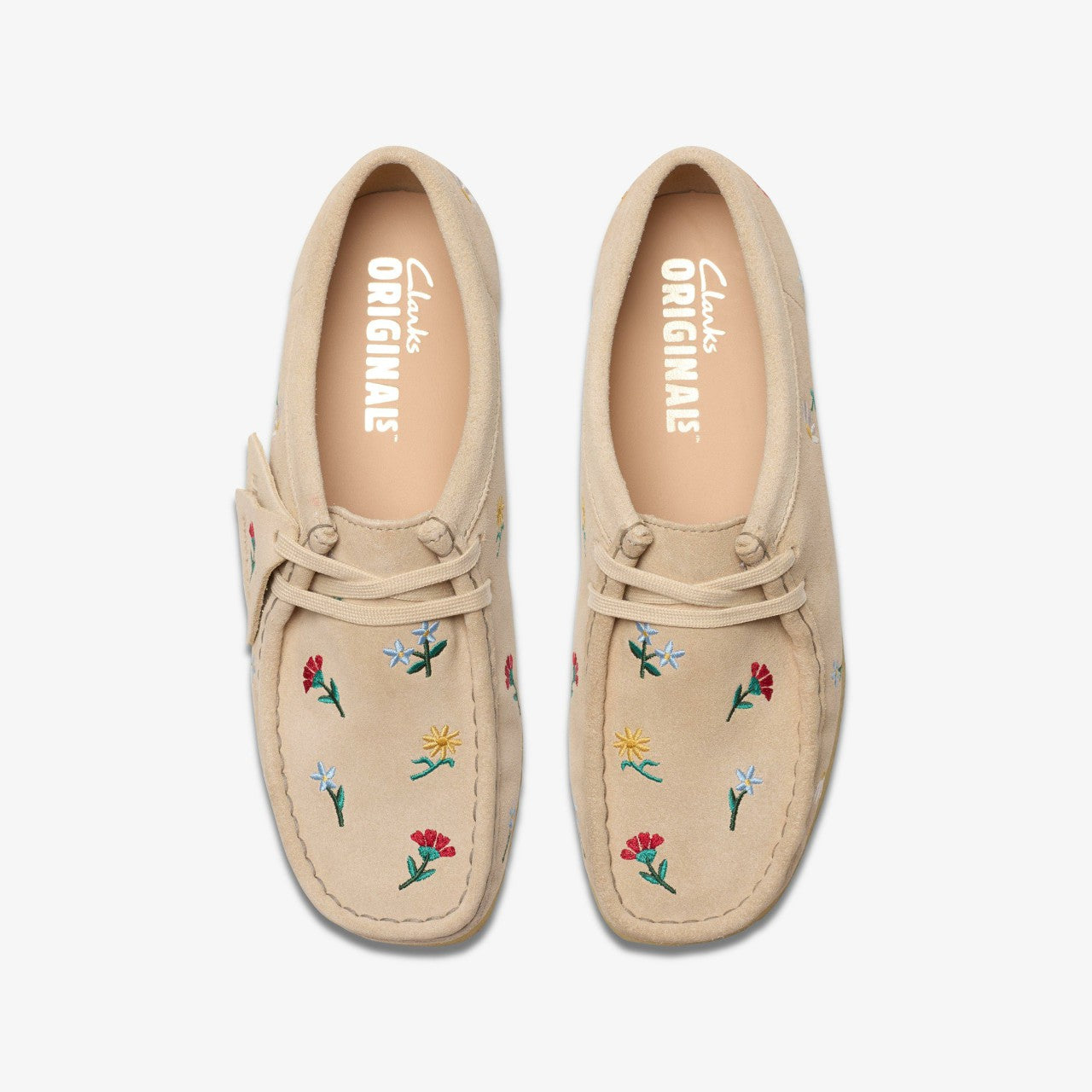 Wallabee Taupe Embroidery Clarks Women