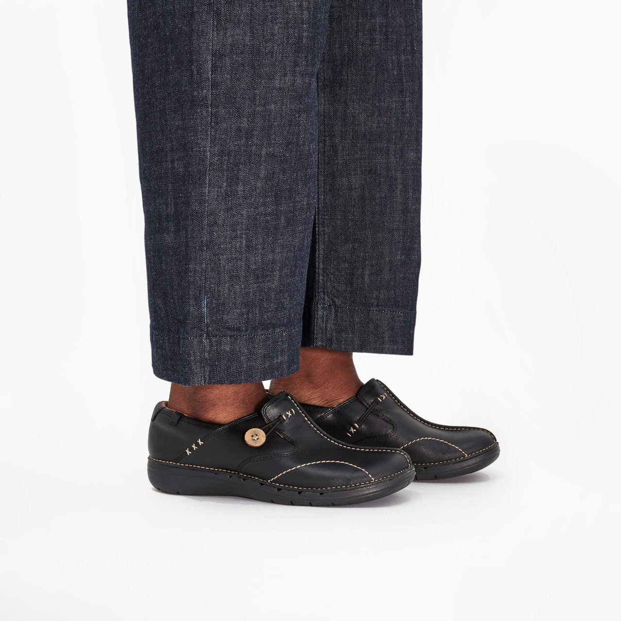 Un Loop Black Leather Clarks Women