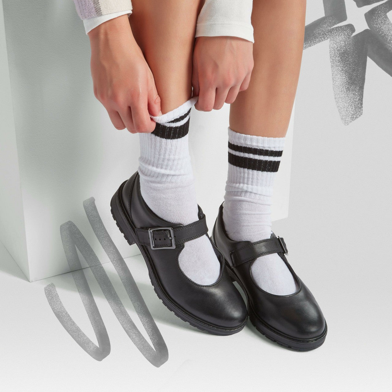 Loxham Walk Youth Black Leather Clarks Kids