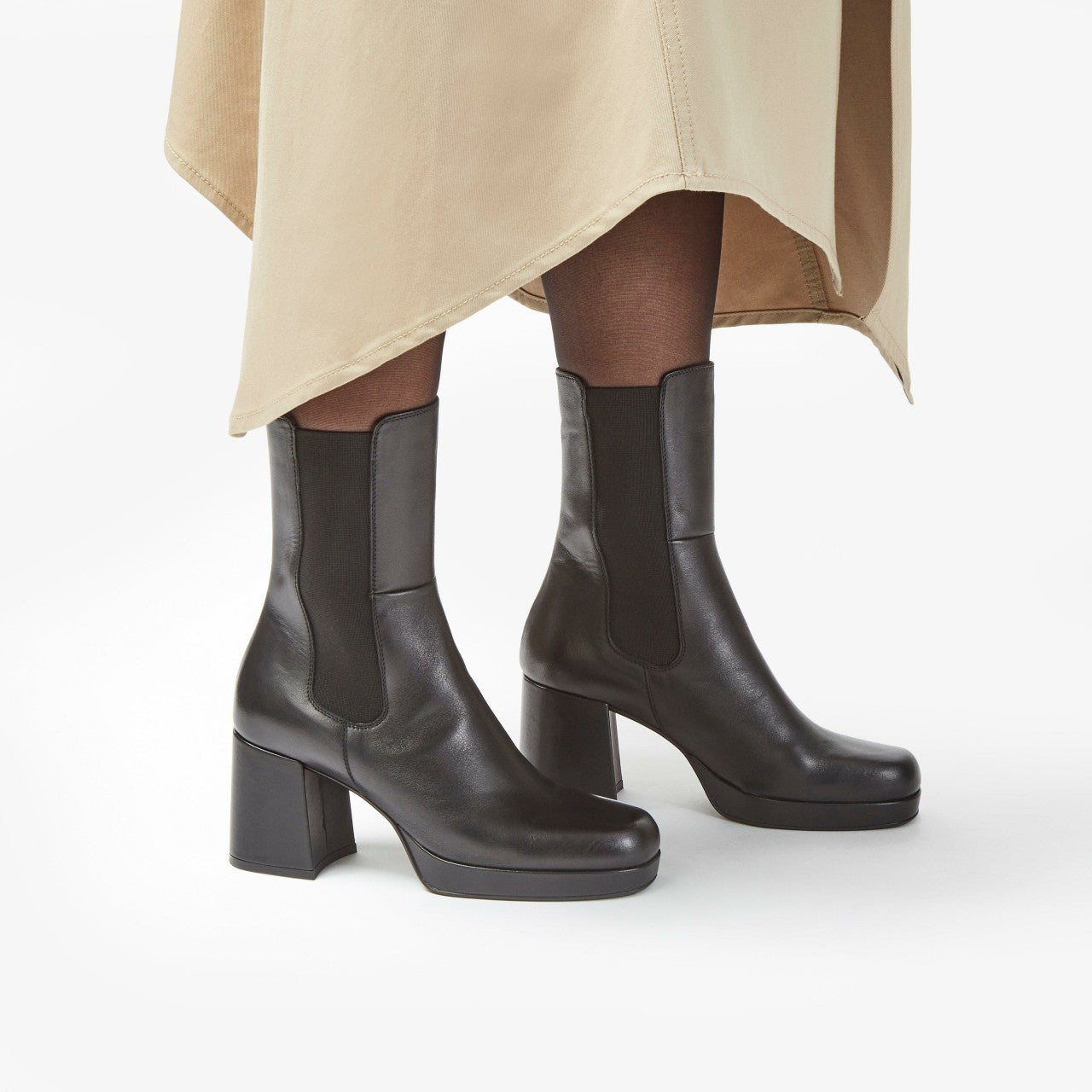 Pique Up Black Leather Clarks Women