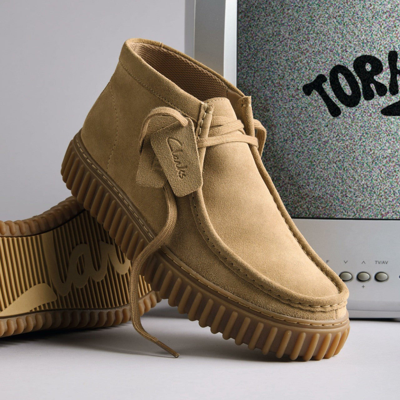 Torhill Hi Dark Sand Suede Clarks Women|Men