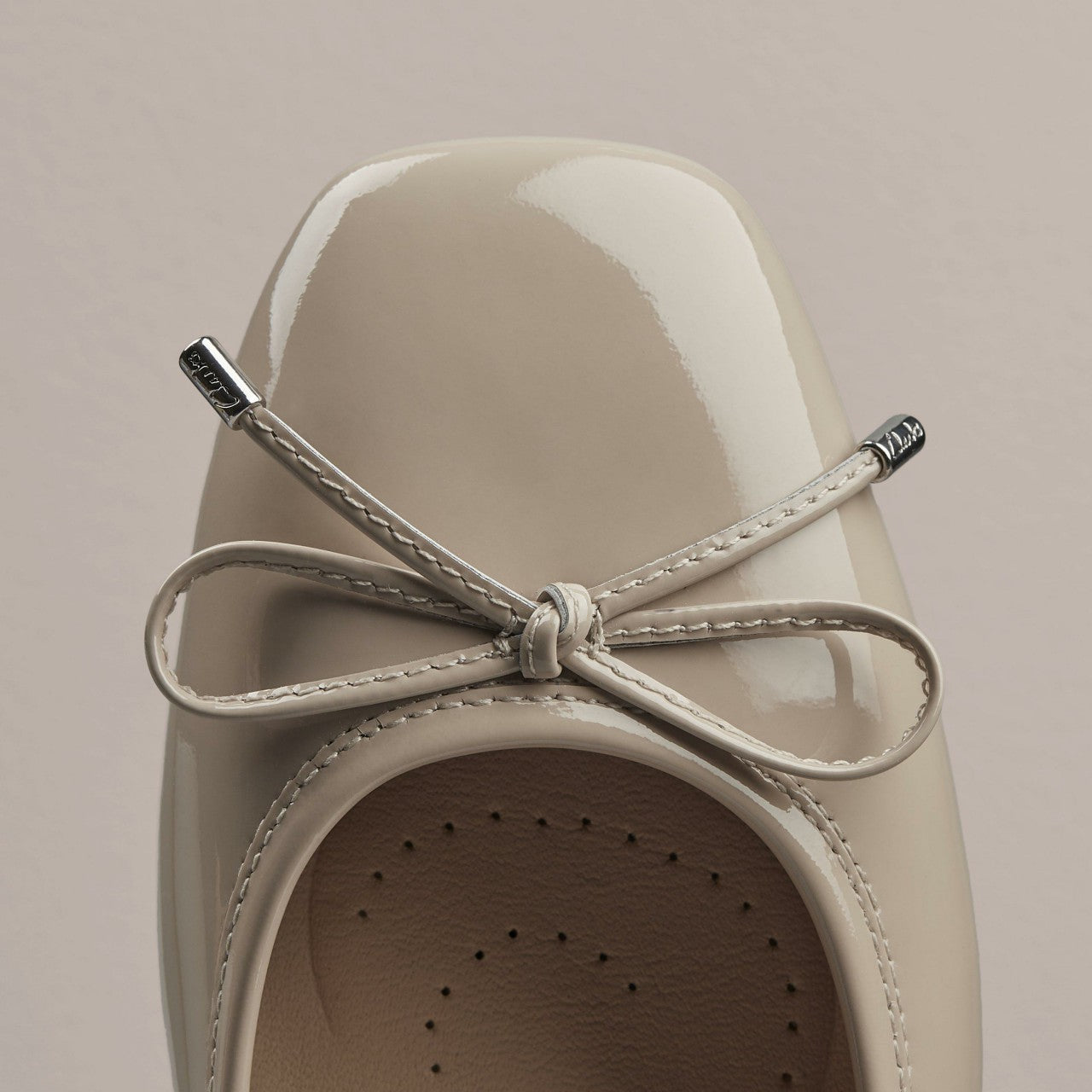 Ubree 15 Step Sand Patent Clarks Women