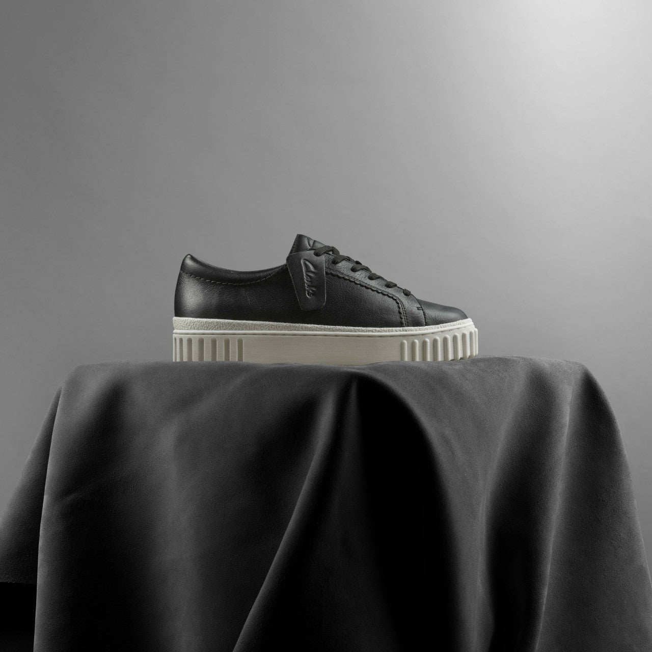 Mayhill Walk Black Leather Clarks Women