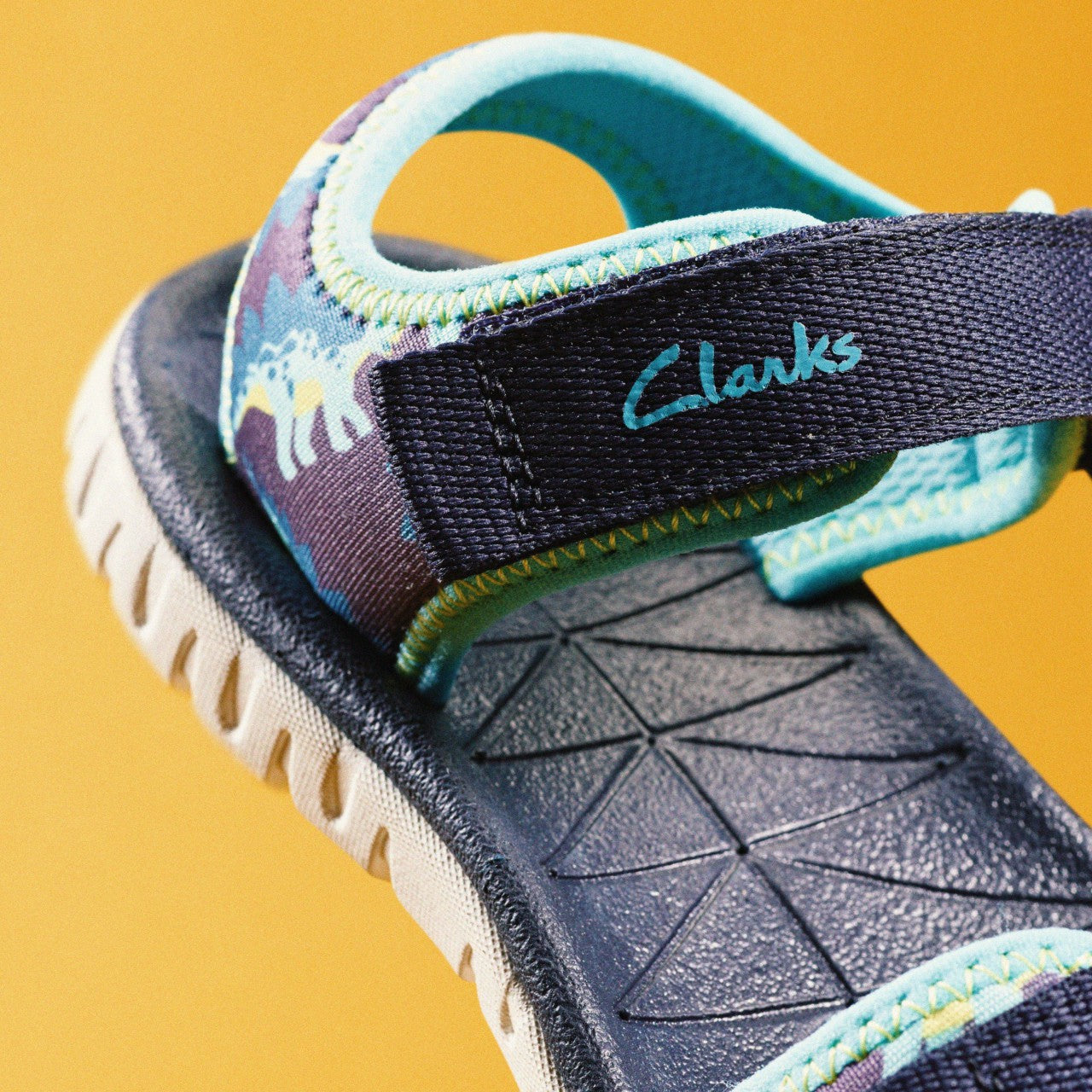 Surfing Tide Kid Navy Clarks Kids