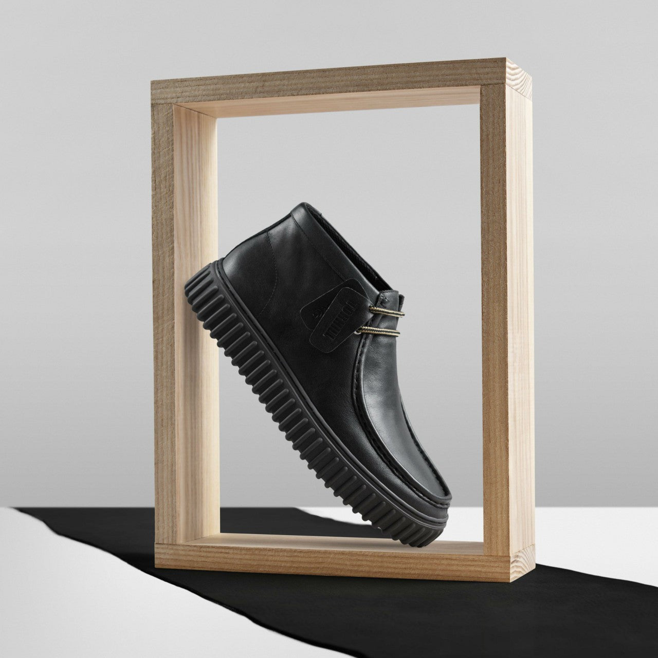 Torhill Hi Black Leather Clarks Men