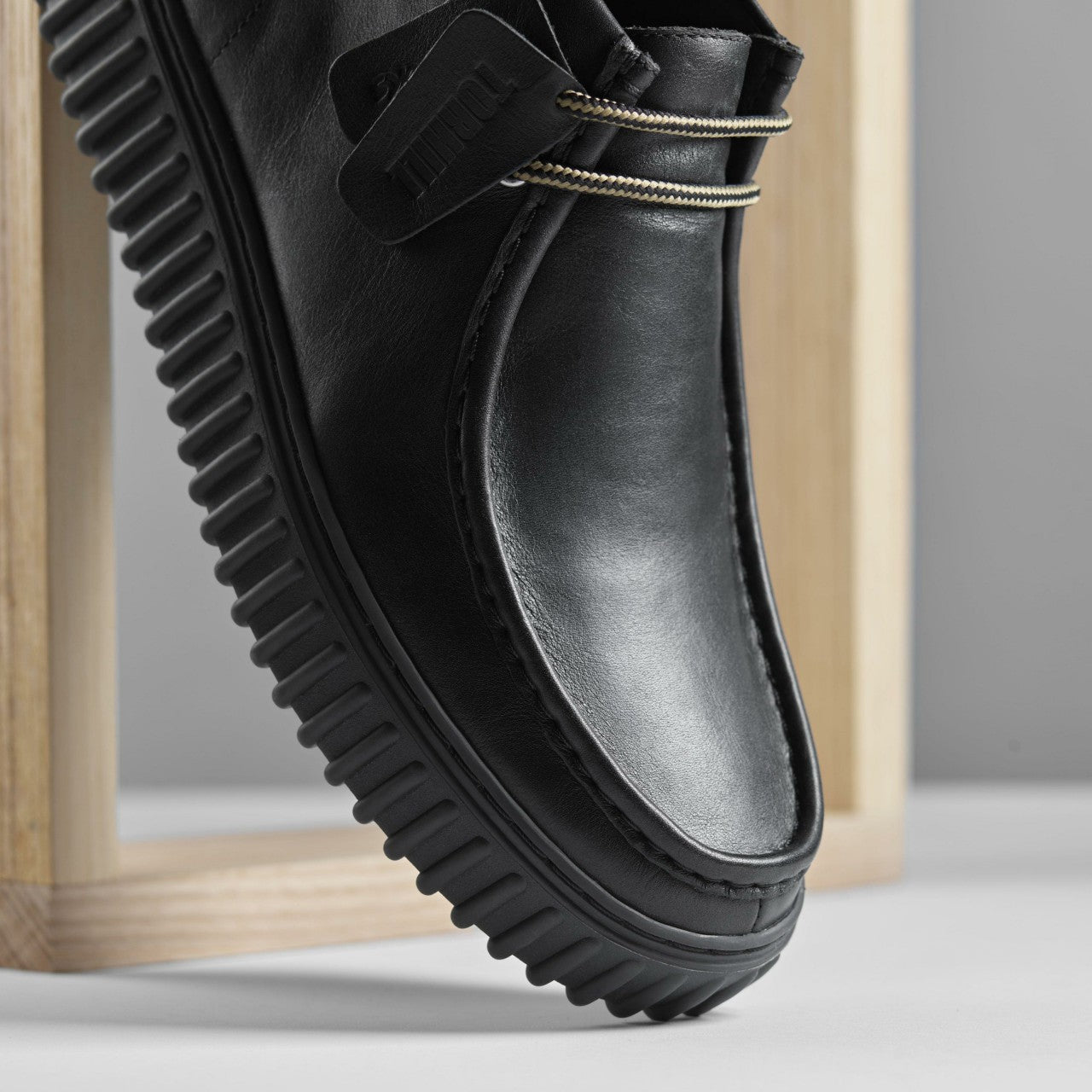 Torhill Hi Black Leather Clarks Men