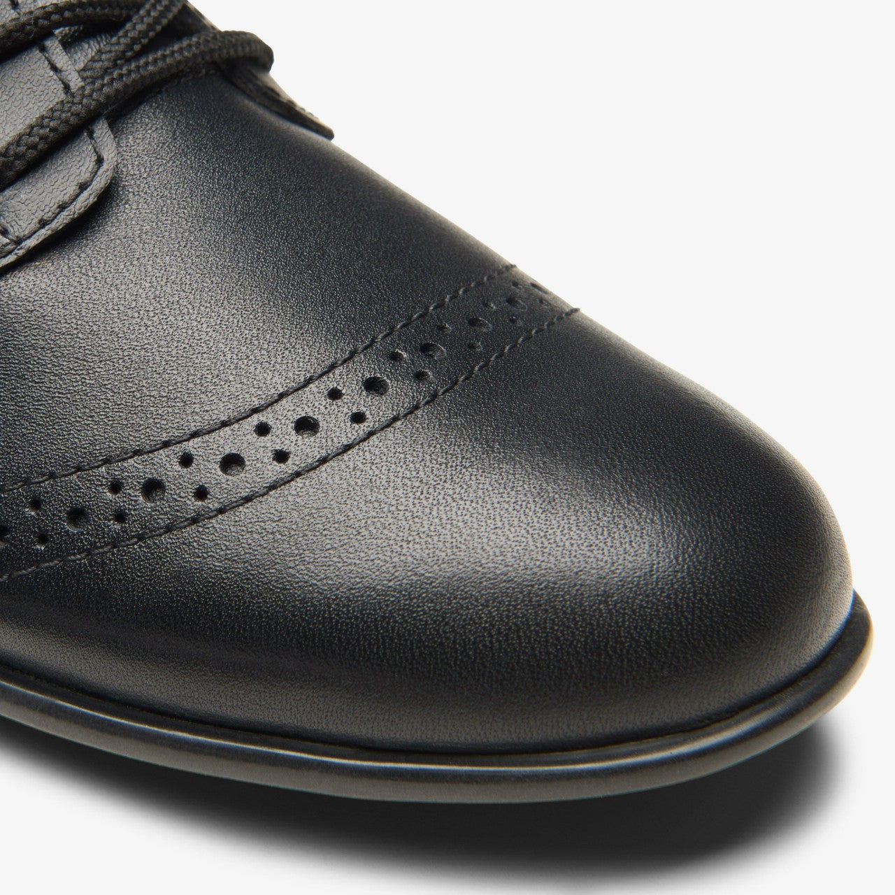 Finja Brogue Older Black Leather Clarks Kids
