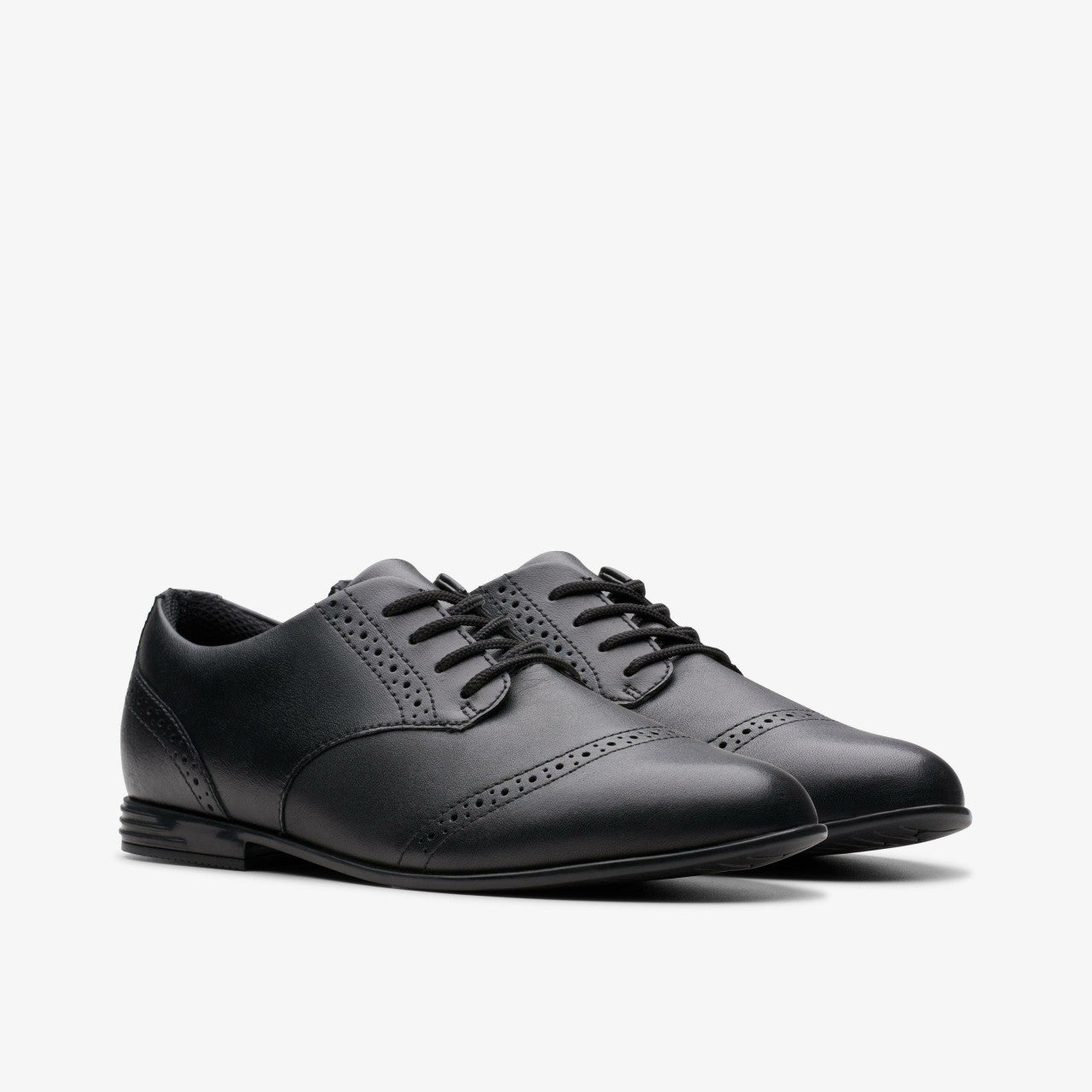 Finja Brogue Youth Black Leather Clarks Kids