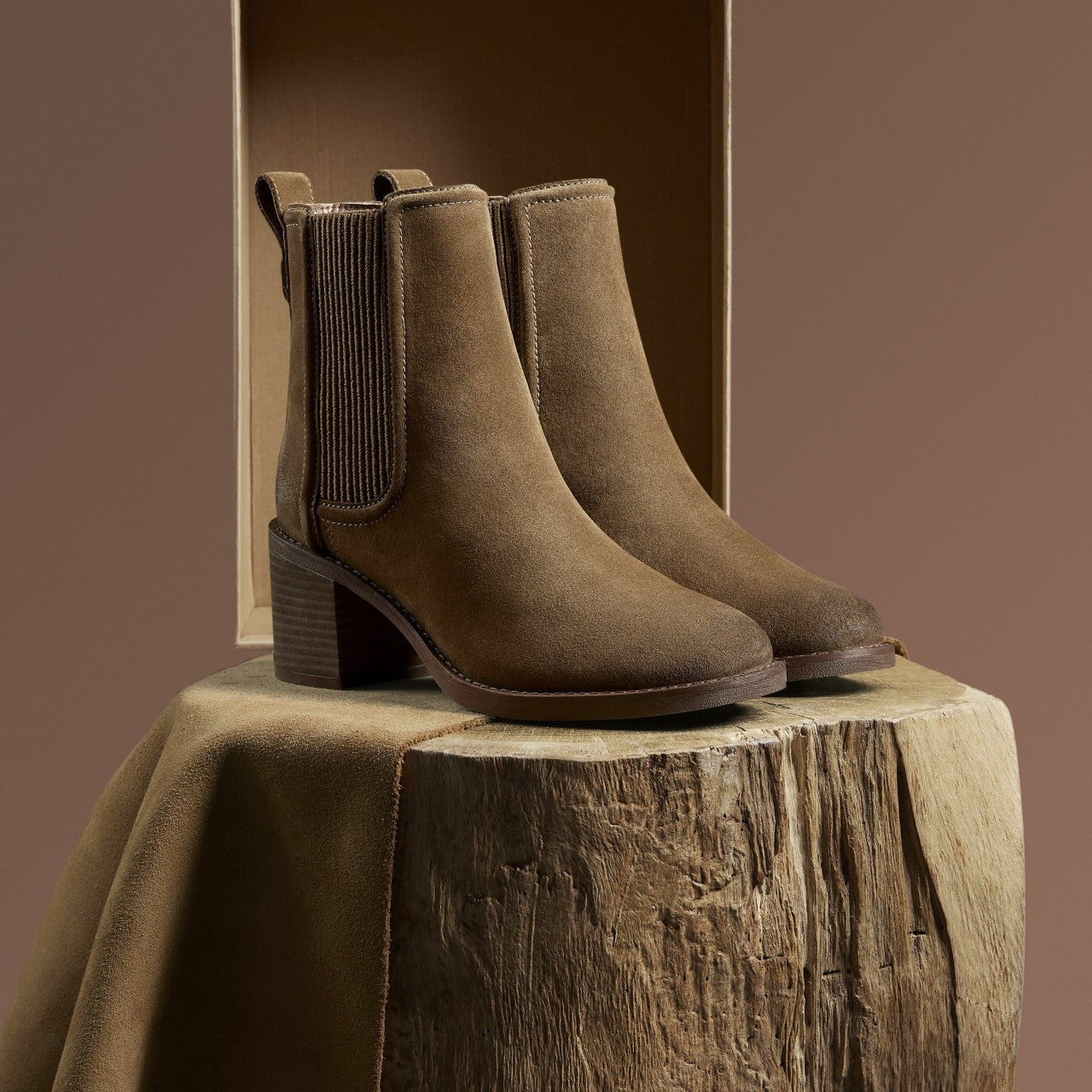 Chamberly Top Walnut Suede Clarks Women