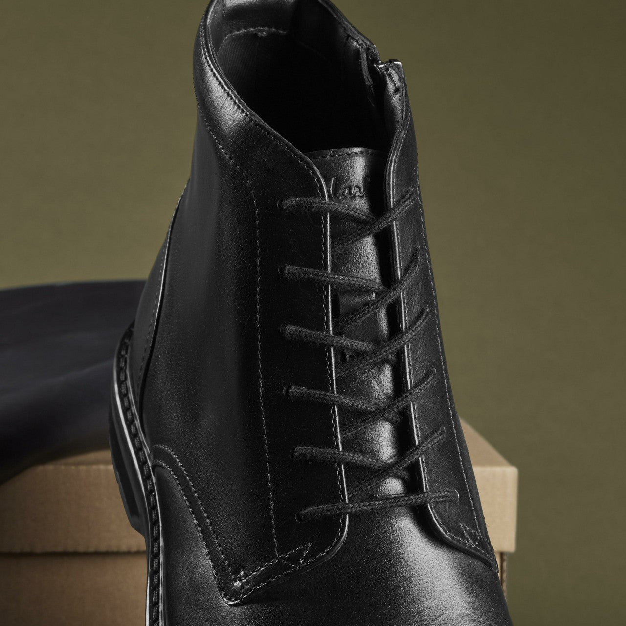 Aldwin Cap Black Leather Clarks Men