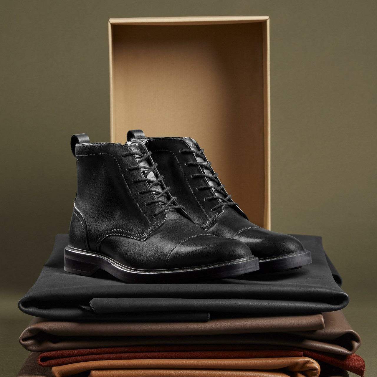 Aldwin Cap Black Leather Clarks Men
