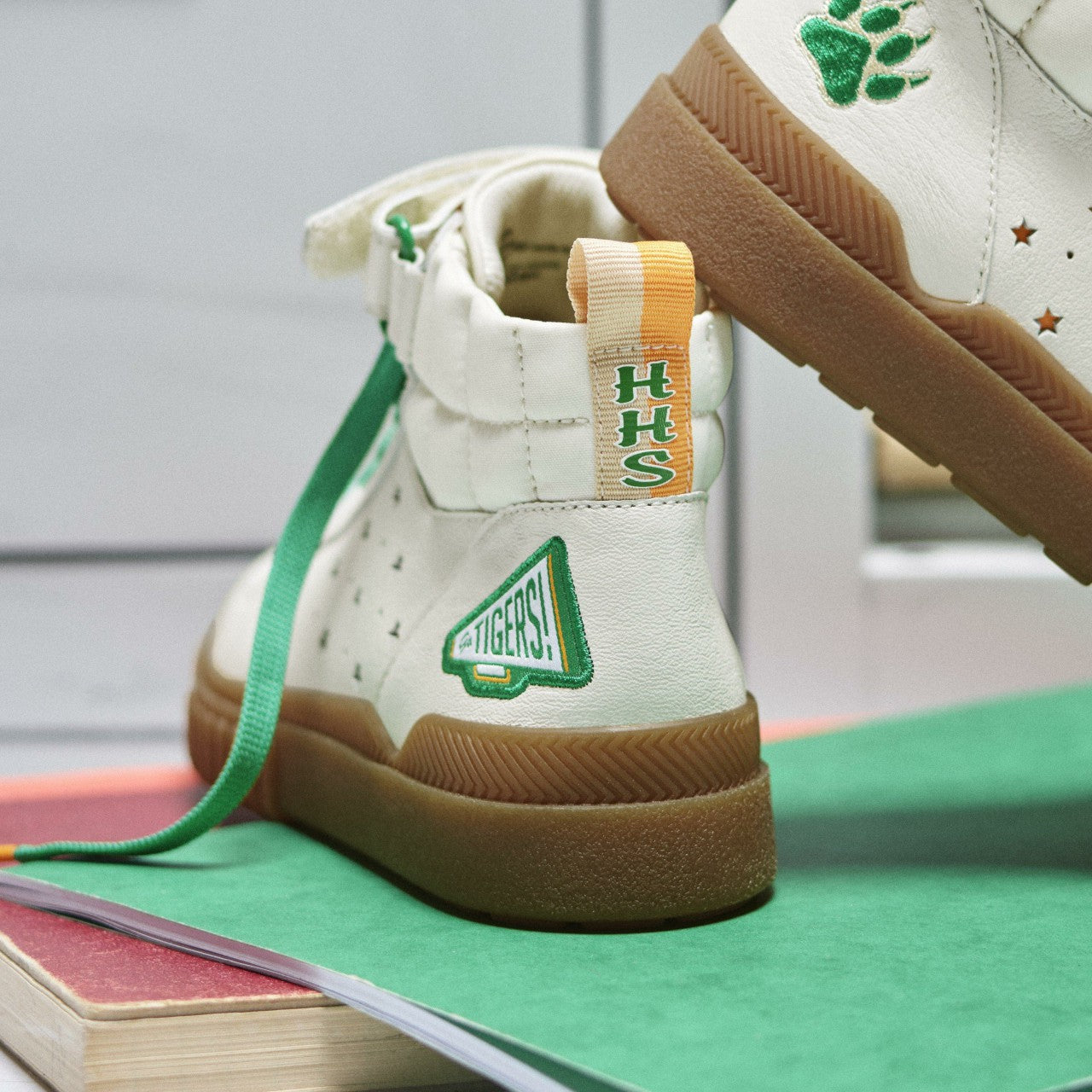 Stranger Things Somerset Hi Older Off White Clarks Kids