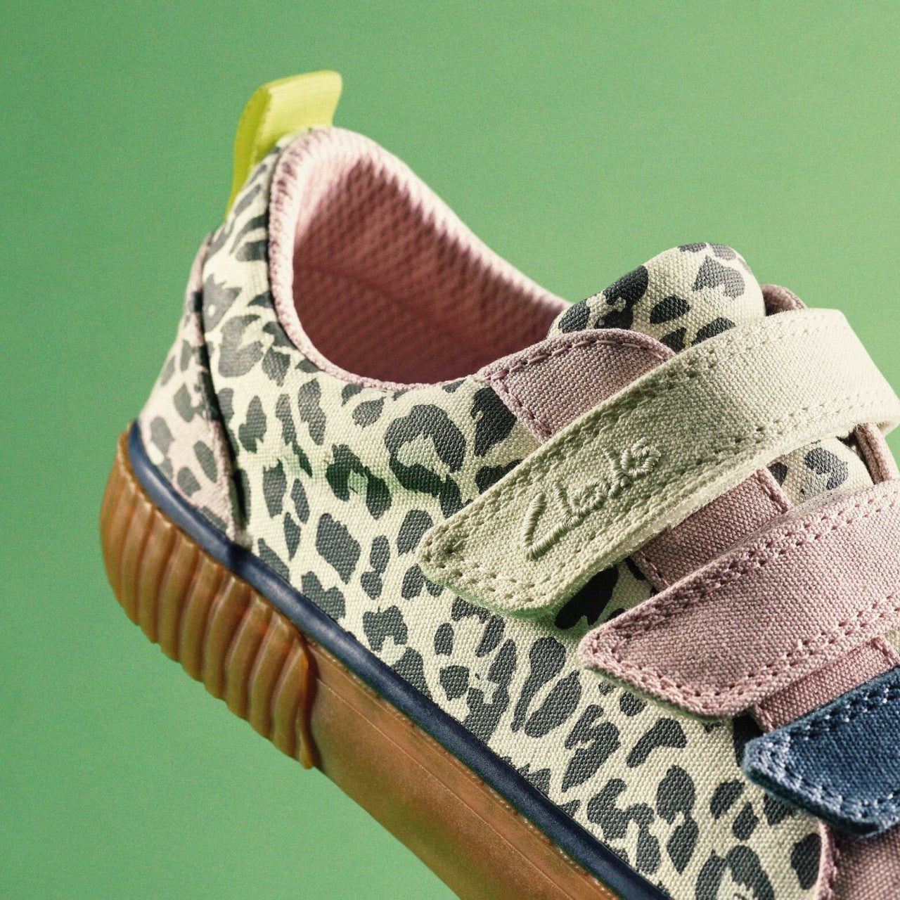 Foxing Vibe Kid Ecru Canvas Clarks Kids