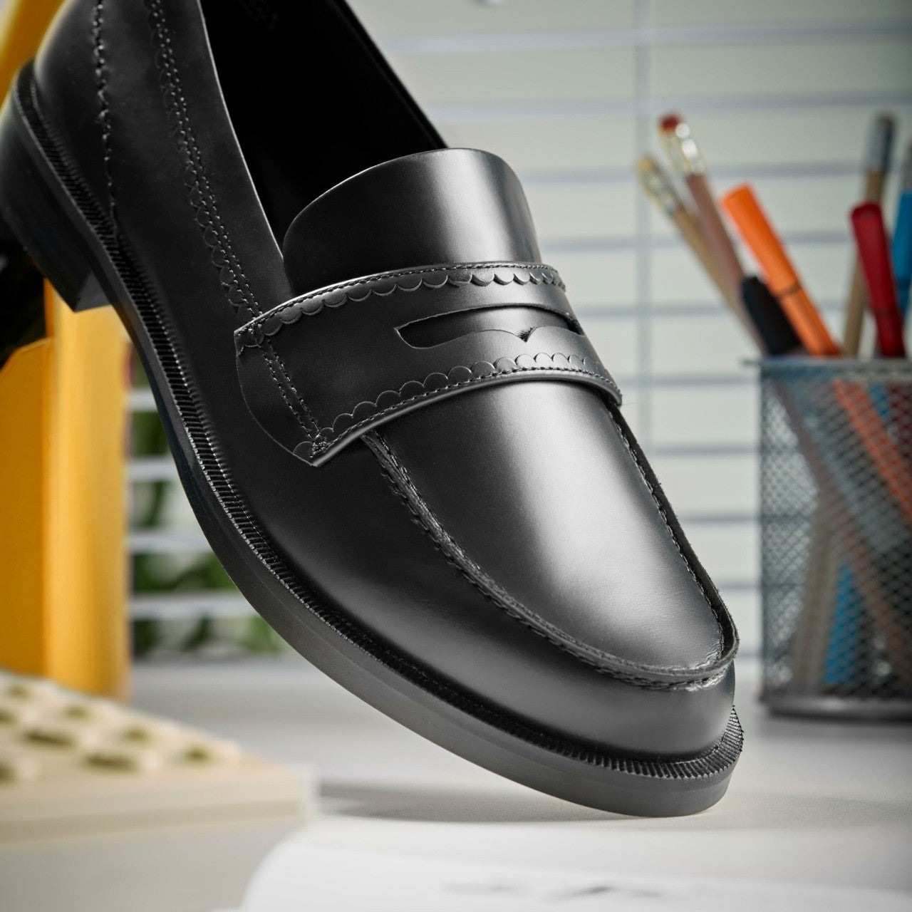 Straven Edge Black Leather Clarks Women