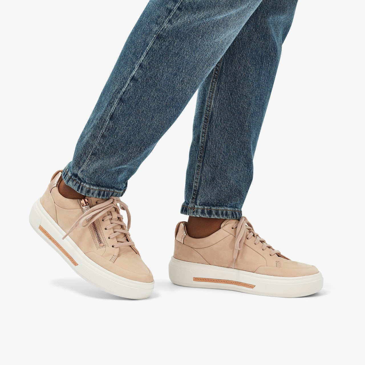 Hollyhock Zip Sand Nubuck Clarks Women