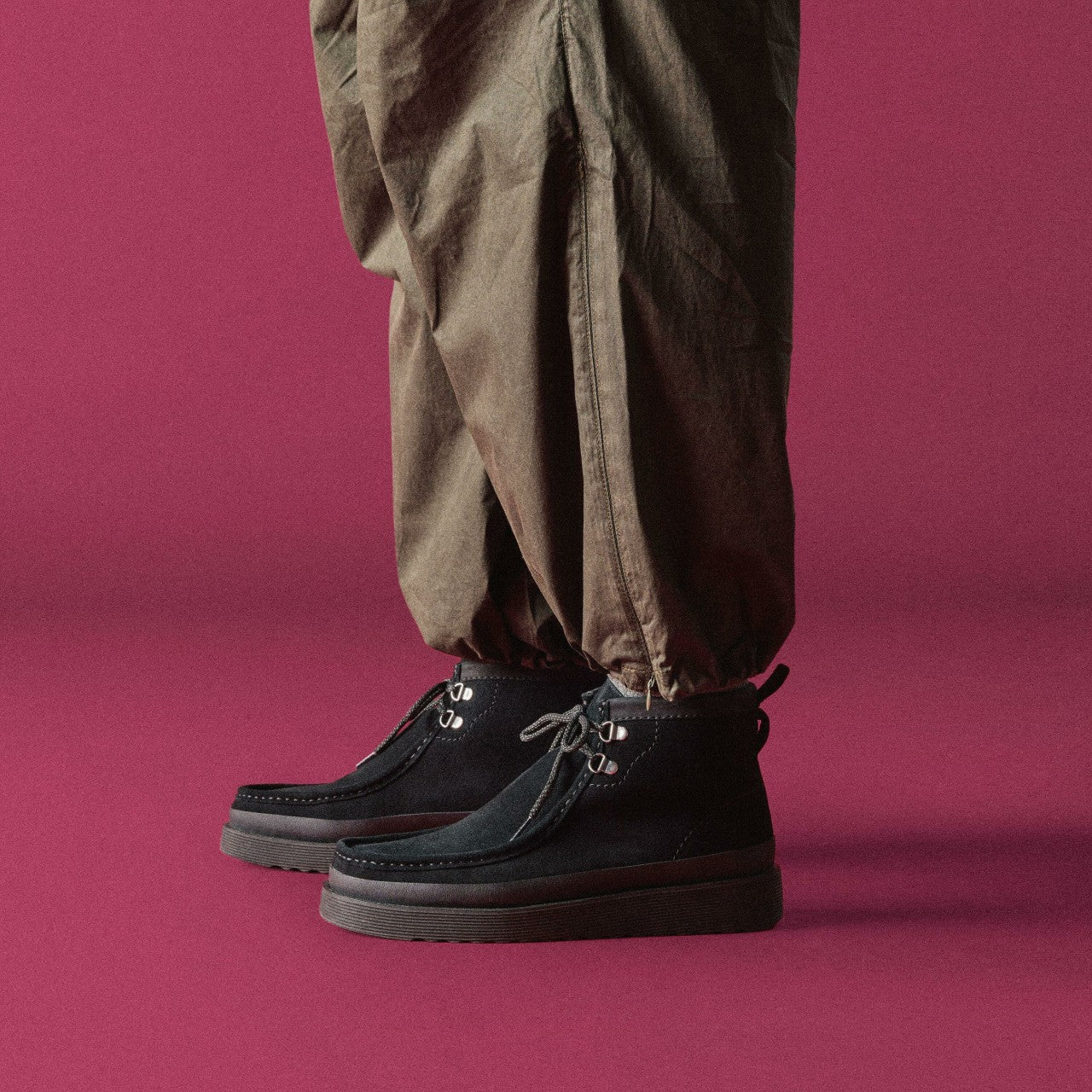 Wallabee FTR2 Hi Black Suede Clarks Men