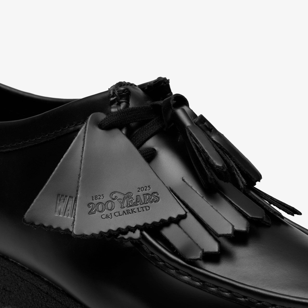 Wallabee Black Hi Shine Leather Clarks Men