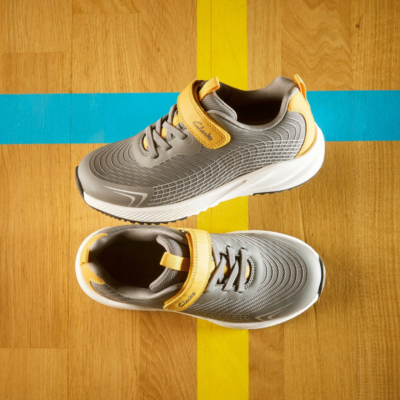 Deyes Dash Kid Grey Synthetic Clarks Kids