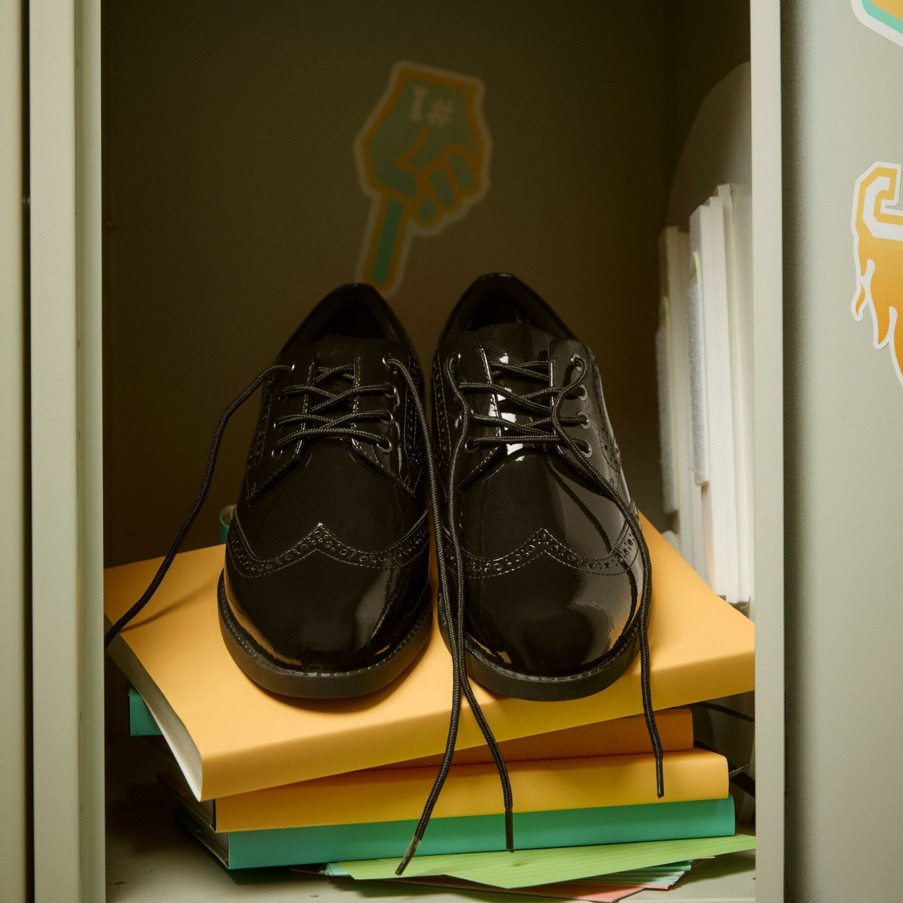 Tapa Pure Youth Black Patent Clarks Kids